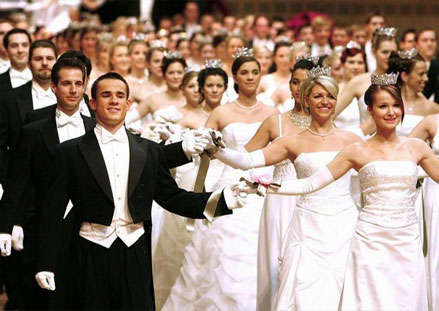 Tháng 11, vũ hội Vienna Charity Ball tại Hà Nội